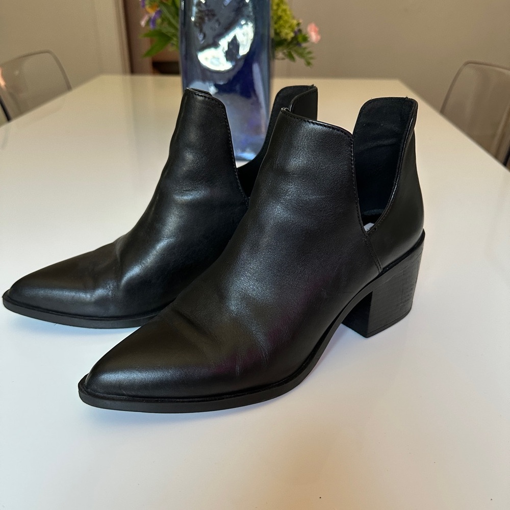 Steve Madden Black Leather Ankle Booties